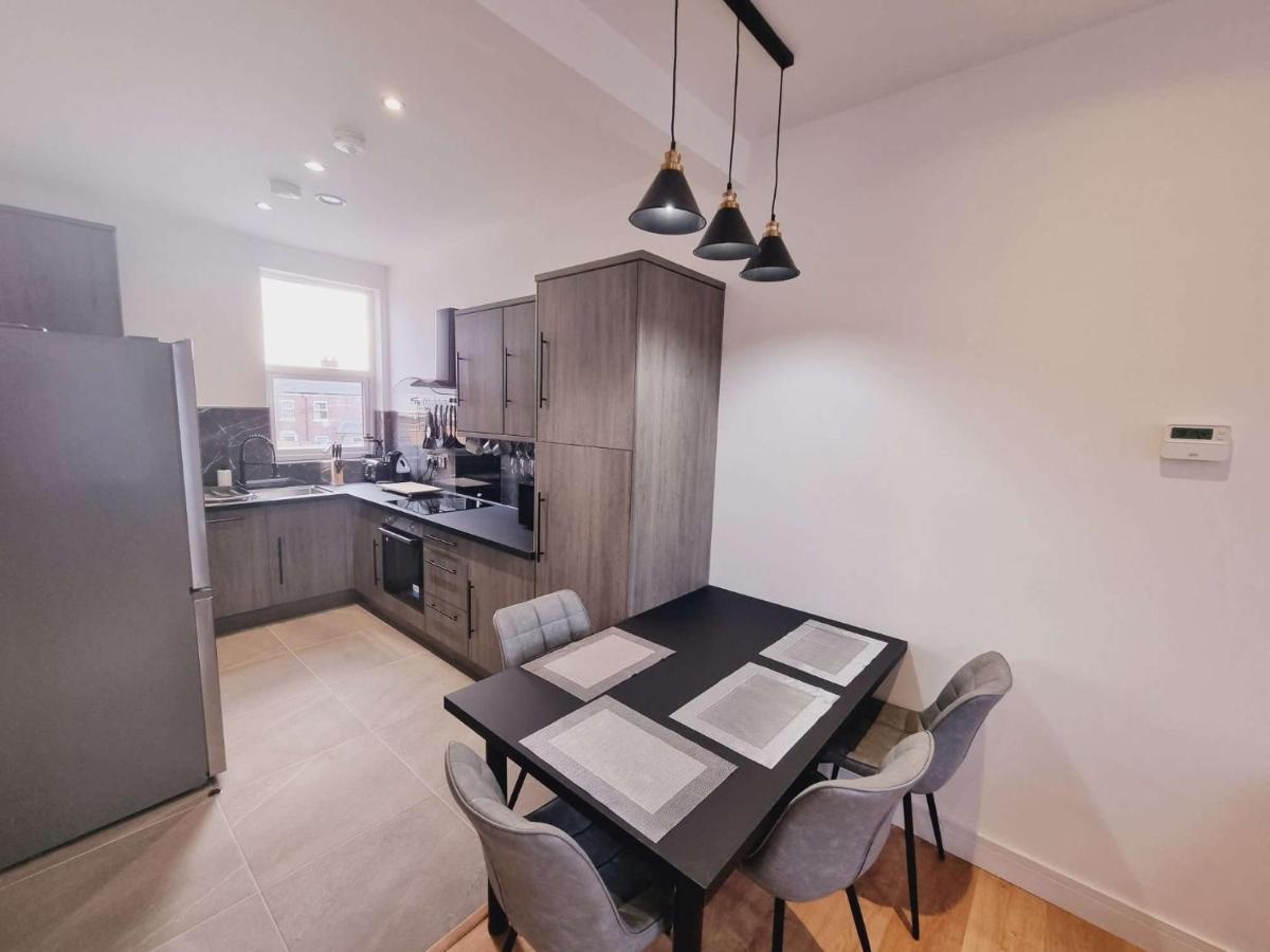 Lmk, 2 Bedroom Apartment, With Roof Terrace, Free Parking, Ev Charger, Great Location. Belfast Extérieur photo