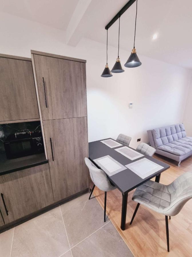 Lmk, 2 Bedroom Apartment, With Roof Terrace, Free Parking, Ev Charger, Great Location. Belfast Extérieur photo