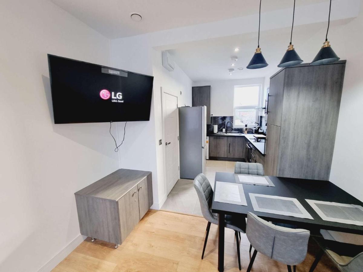 Lmk, 2 Bedroom Apartment, With Roof Terrace, Free Parking, Ev Charger, Great Location. Belfast Extérieur photo