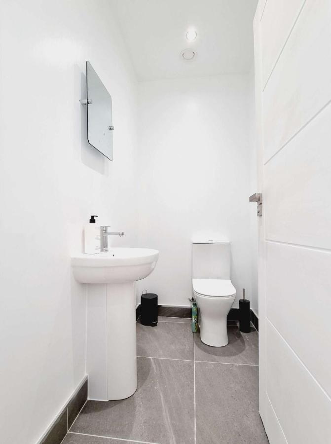 Lmk, 2 Bedroom Apartment, With Roof Terrace, Free Parking, Ev Charger, Great Location. Belfast Extérieur photo