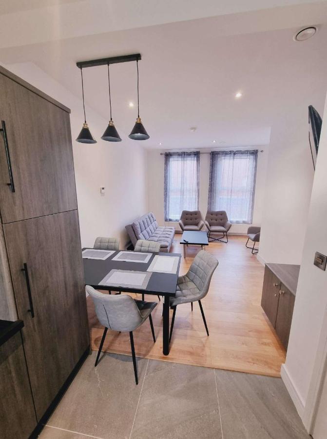 Lmk, 2 Bedroom Apartment, With Roof Terrace, Free Parking, Ev Charger, Great Location. Belfast Extérieur photo