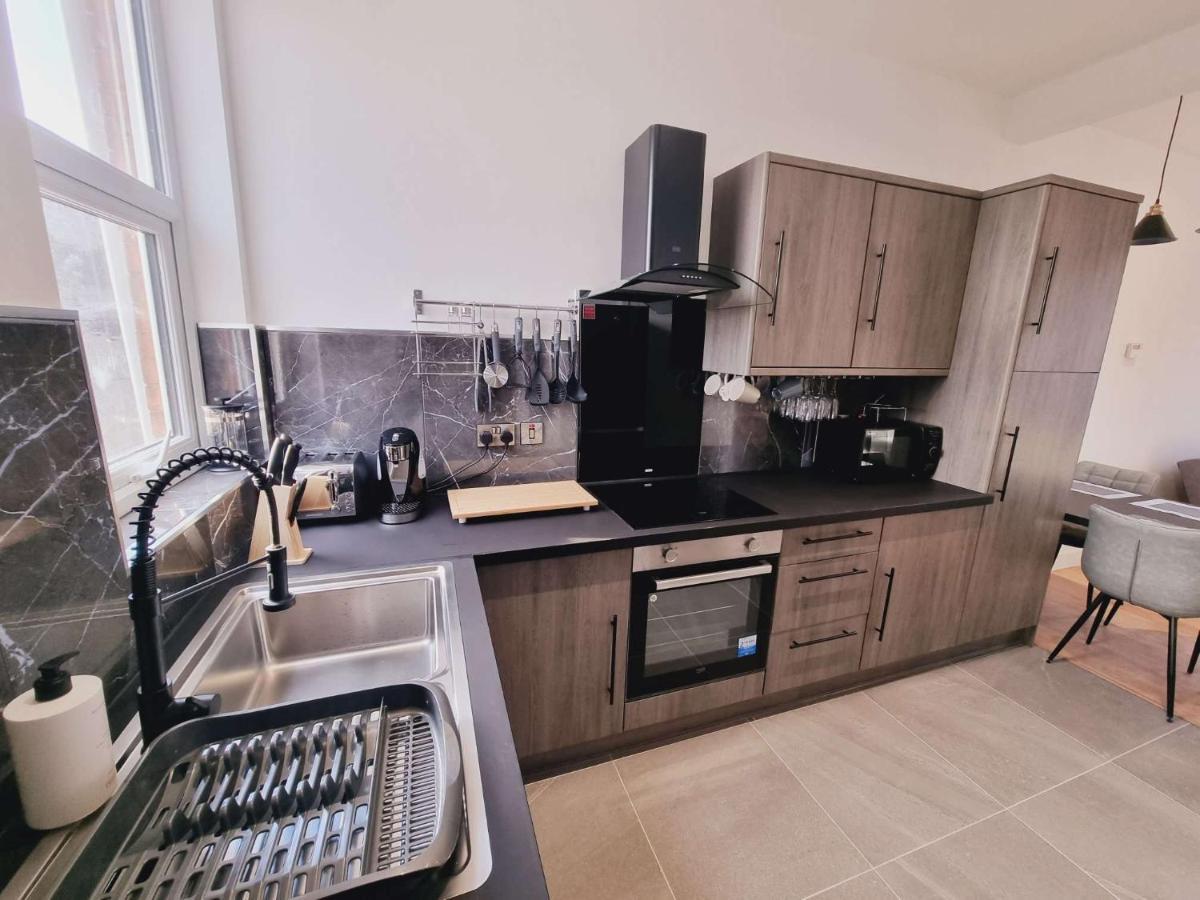 Lmk, 2 Bedroom Apartment, With Roof Terrace, Free Parking, Ev Charger, Great Location. Belfast Extérieur photo