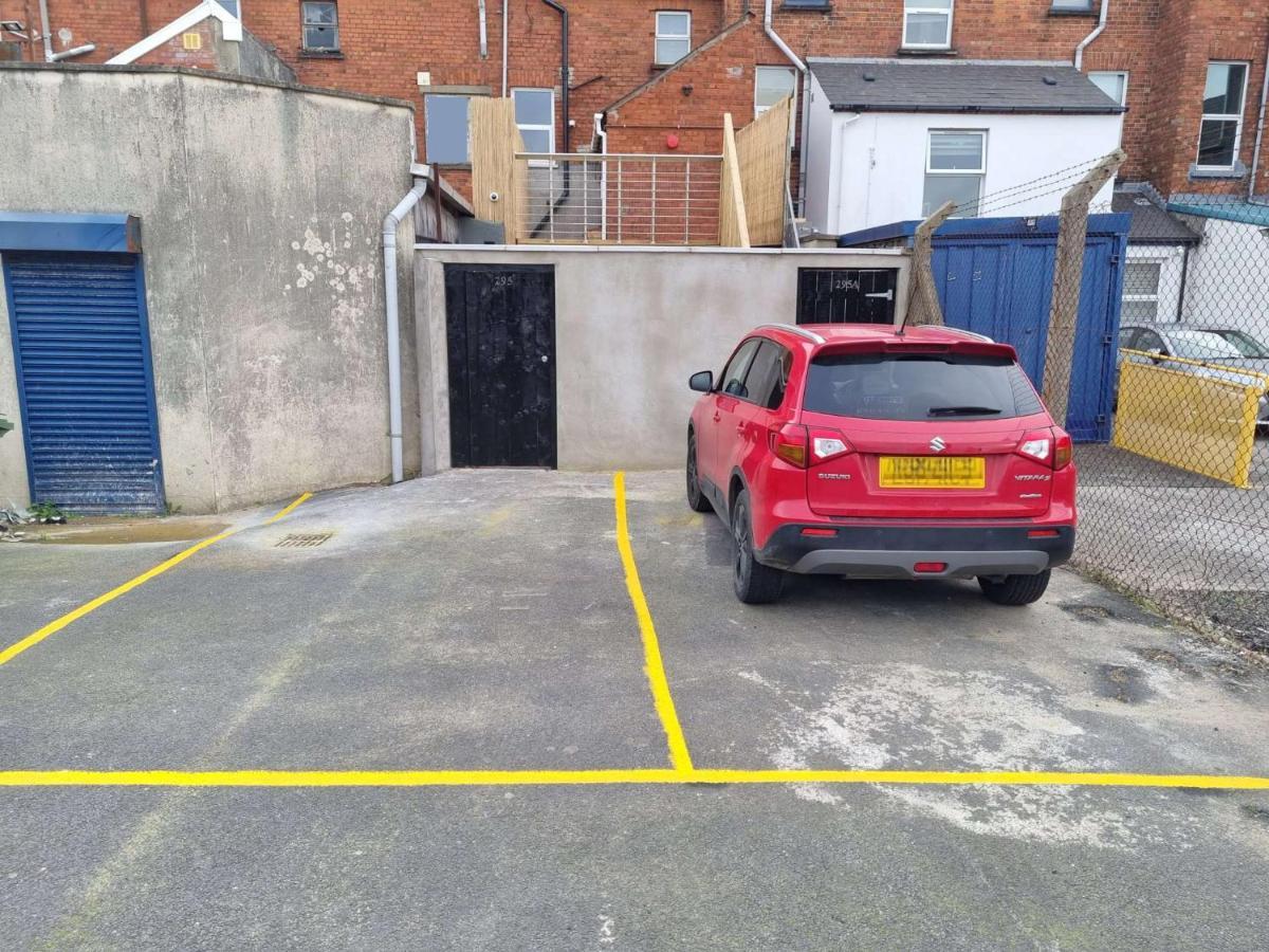 Lmk, 2 Bedroom Apartment, With Roof Terrace, Free Parking, Ev Charger, Great Location. Belfast Extérieur photo