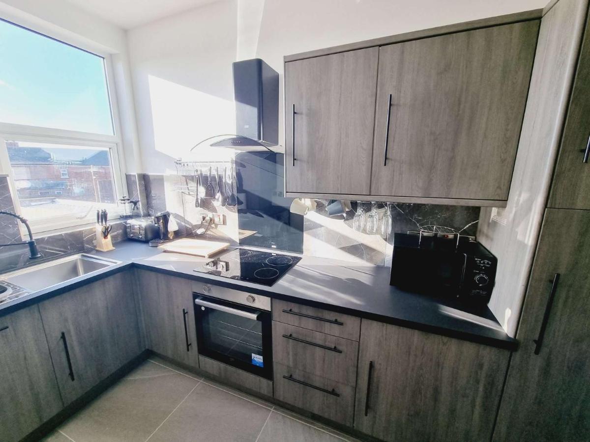 Lmk, 2 Bedroom Apartment, With Roof Terrace, Free Parking, Ev Charger, Great Location. Belfast Extérieur photo