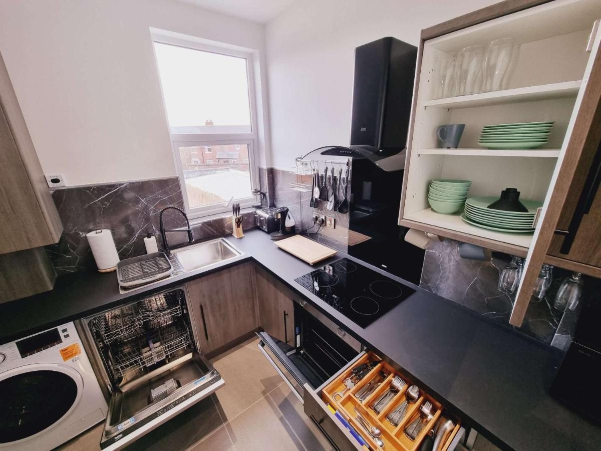 Lmk, 2 Bedroom Apartment, With Roof Terrace, Free Parking, Ev Charger, Great Location. Belfast Extérieur photo