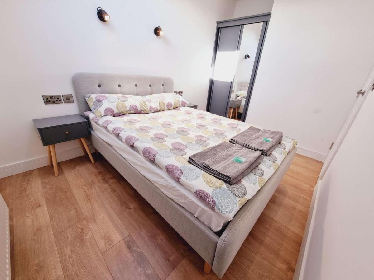 Lmk, 2 Bedroom Apartment, With Roof Terrace, Free Parking, Ev Charger, Great Location. Belfast Extérieur photo