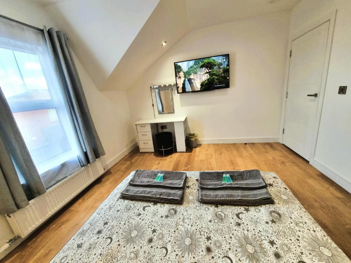 Lmk, 2 Bedroom Apartment, With Roof Terrace, Free Parking, Ev Charger, Great Location. Belfast Extérieur photo